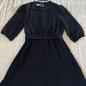 Maurice’s 3/4 sleeve, high ruffle neck with a tie waist band. Size Large